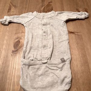 Goumi baby bundler, size NB. Heathered oat color. Excellent condition!